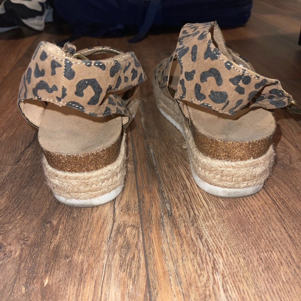 Sandals - Picture 3 of 4